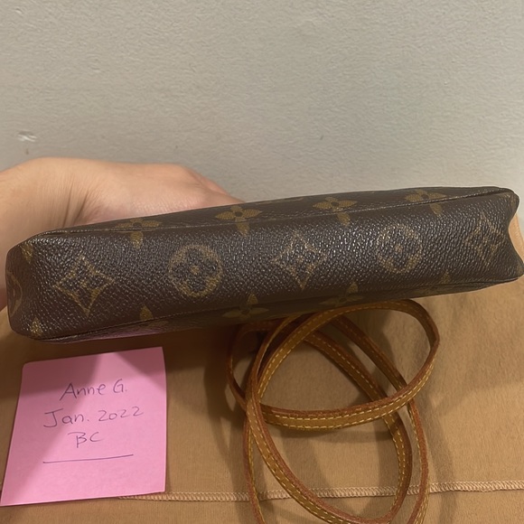💥Authentic Vintage LV Monogram Pochette Crossbody Bag💥 - Picture 9 of 17